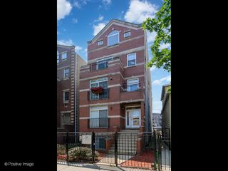 2840 N Damen Avenue 2, Chicago, IL 60618