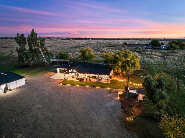 20050 Plains Drive, Red Bluff, CA 96080