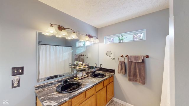 1220 Harvest Ridge Circle, Franklin, IN 46131