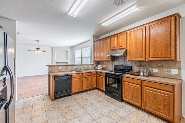 7804 Hidden Path Lane, Denton, TX 76210