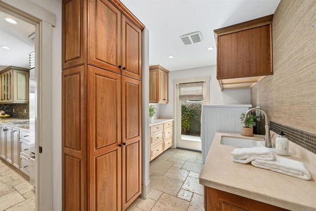 4927 Loma Way, Carlsbad, CA 92008