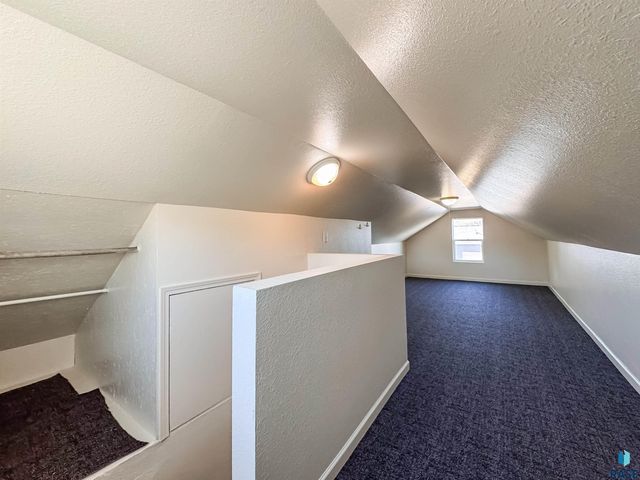 1221 E 12th St Street, Sioux Falls, SD 57103