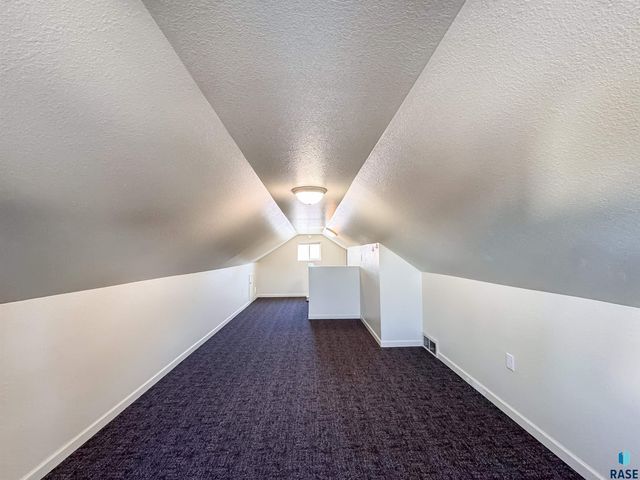 1221 E 12th St Street, Sioux Falls, SD 57103