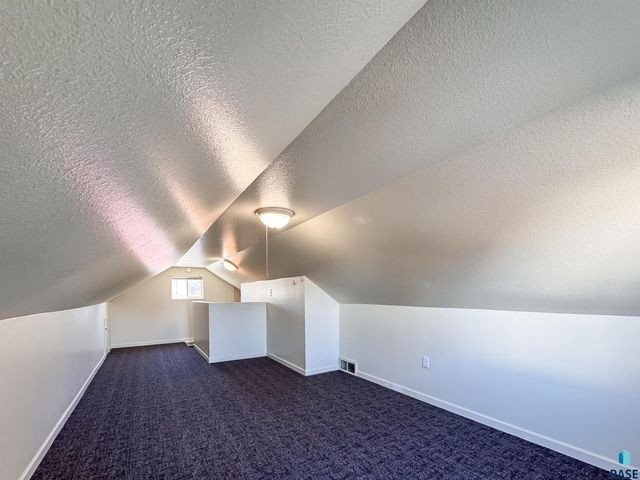 1221 E 12th St Street, Sioux Falls, SD 57103