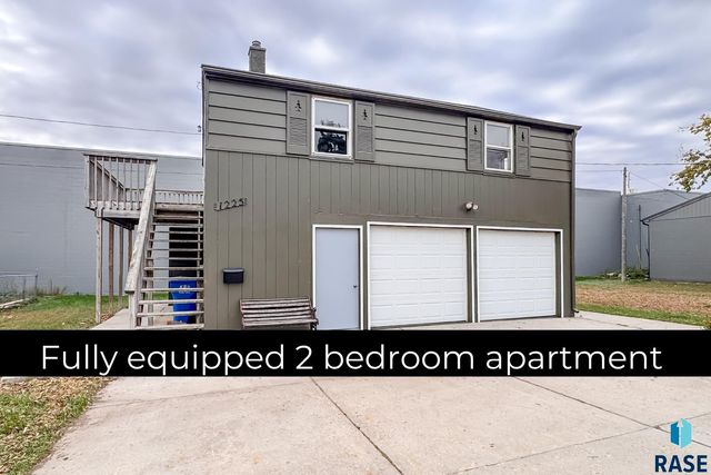 1221 E 12th St Street, Sioux Falls, SD 57103