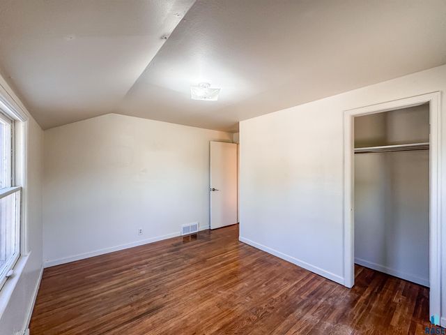 1221 E 12th St Street, Sioux Falls, SD 57103