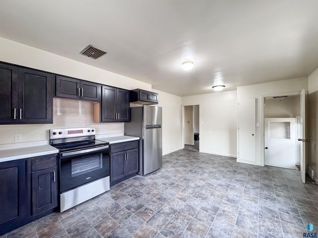 1221 E 12th St Street, Sioux Falls, SD 57103