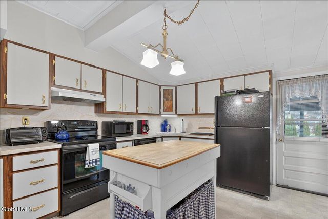 102 S Crystal Street, Schaghticoke, NY 12118