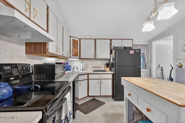 102 S Crystal Street, Schaghticoke, NY 12118