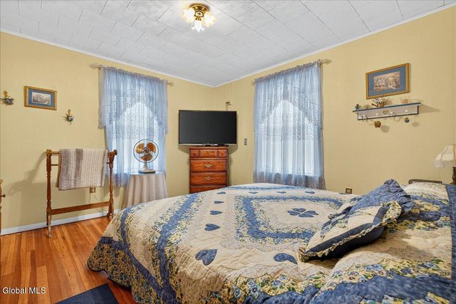 102 S Crystal Street, Schaghticoke, NY 12118