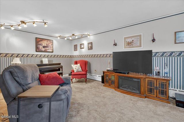 102 S Crystal Street, Schaghticoke, NY 12118