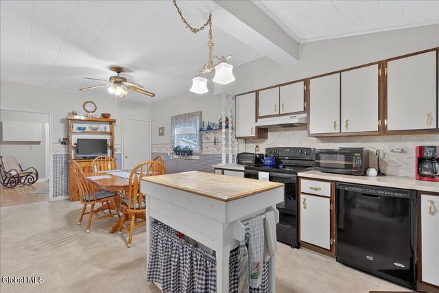 102 S Crystal Street, Schaghticoke, NY 12118