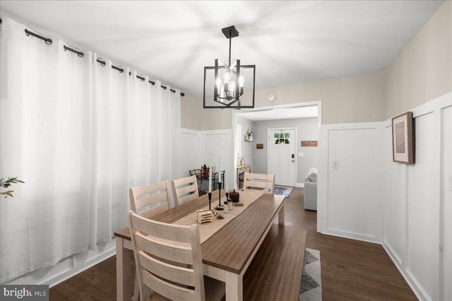 7 RONALD RD, Mechanicsburg, PA 17050