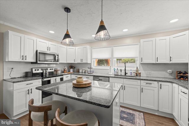 7 RONALD RD, Mechanicsburg, PA 17050