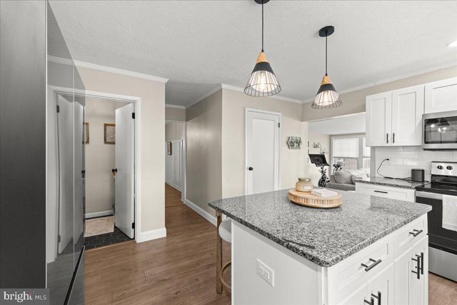 7 RONALD RD, Mechanicsburg, PA 17050
