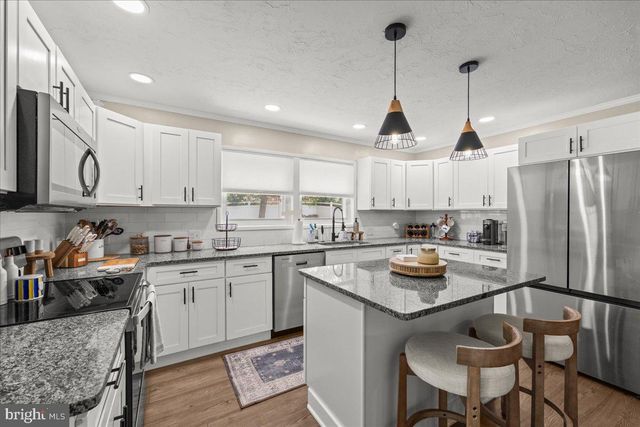 7 RONALD RD, Mechanicsburg, PA 17050