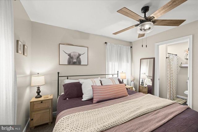 7 RONALD RD, Mechanicsburg, PA 17050