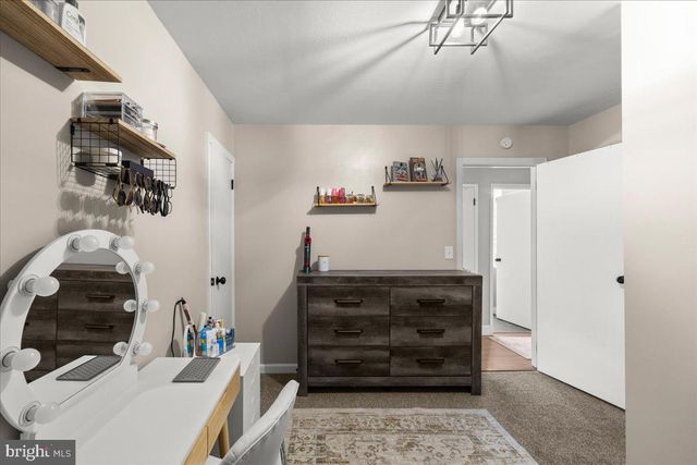 7 RONALD RD, Mechanicsburg, PA 17050