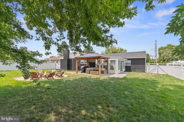 7 RONALD RD, Mechanicsburg, PA 17050