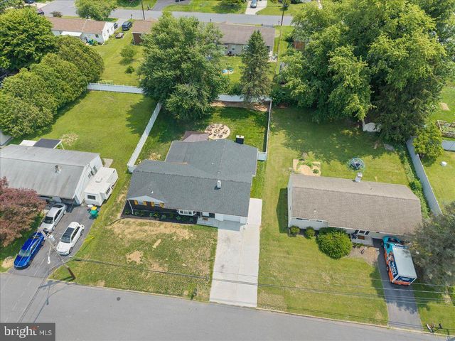 7 RONALD RD, Mechanicsburg, PA 17050