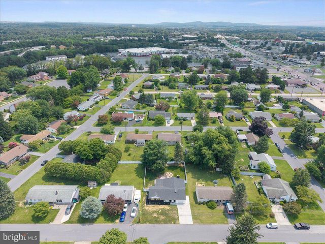 7 RONALD RD, Mechanicsburg, PA 17050
