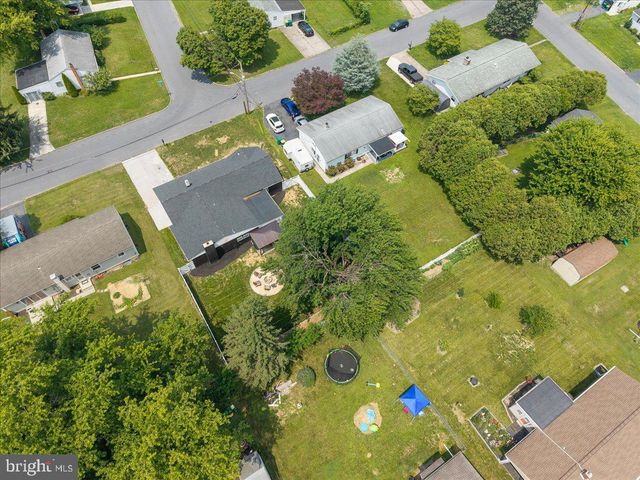 7 RONALD RD, Mechanicsburg, PA 17050