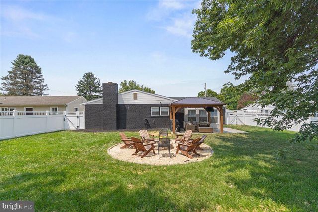 7 RONALD RD, Mechanicsburg, PA 17050
