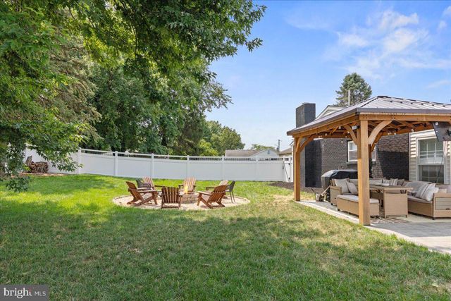 7 RONALD RD, Mechanicsburg, PA 17050