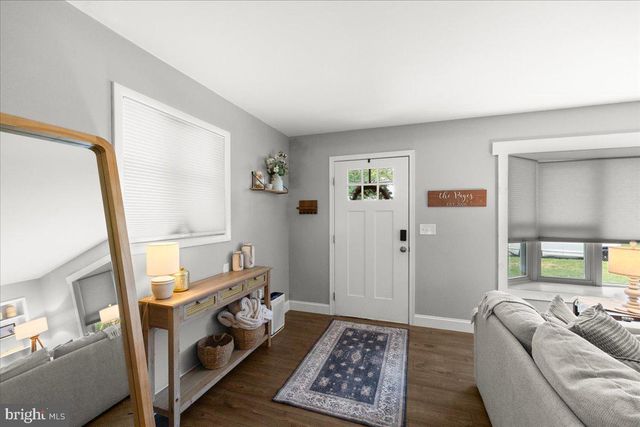 7 RONALD RD, Mechanicsburg, PA 17050
