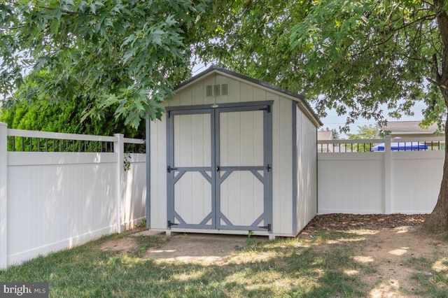 7 RONALD RD, Mechanicsburg, PA 17050