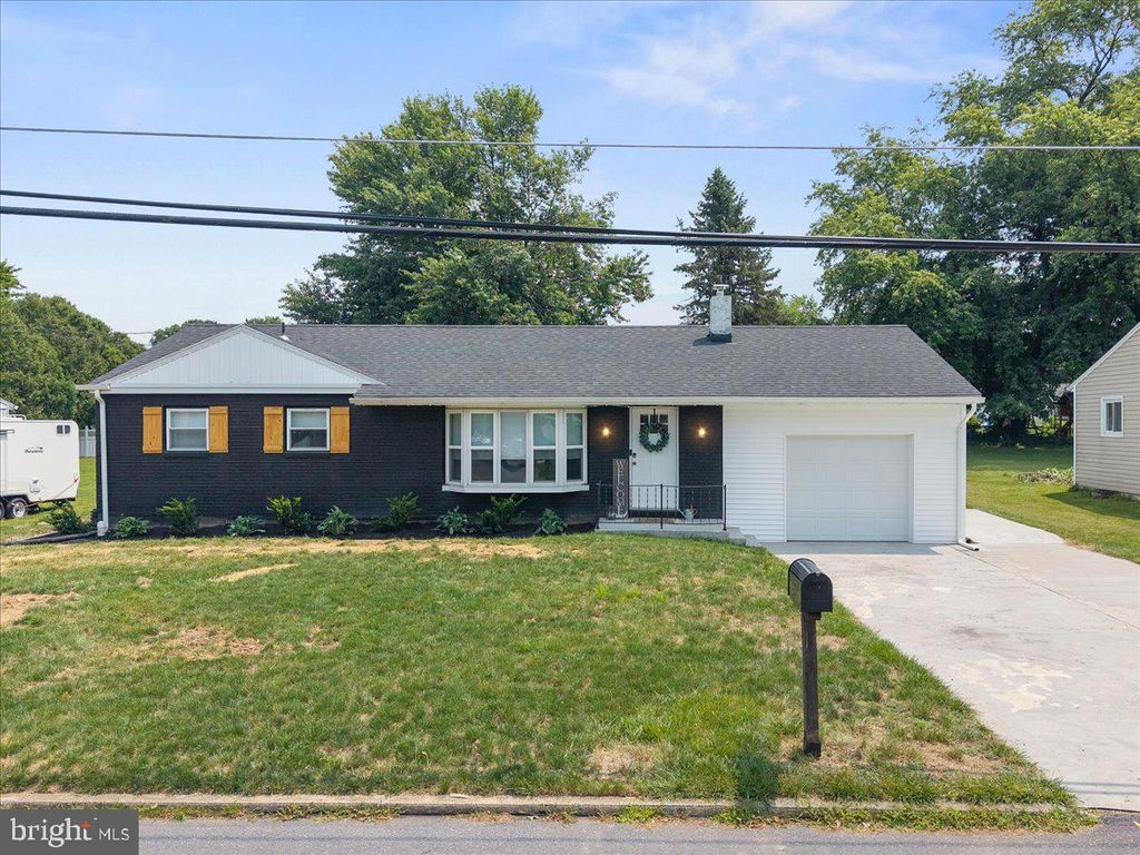 7 RONALD RD, Mechanicsburg, PA 17050