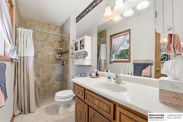 13937 Arbor Circle, Omaha, NE 68144