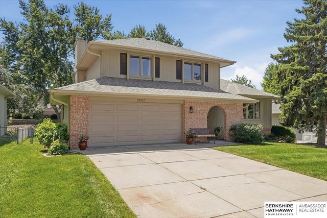 13937 Arbor Circle, Omaha, NE 68144