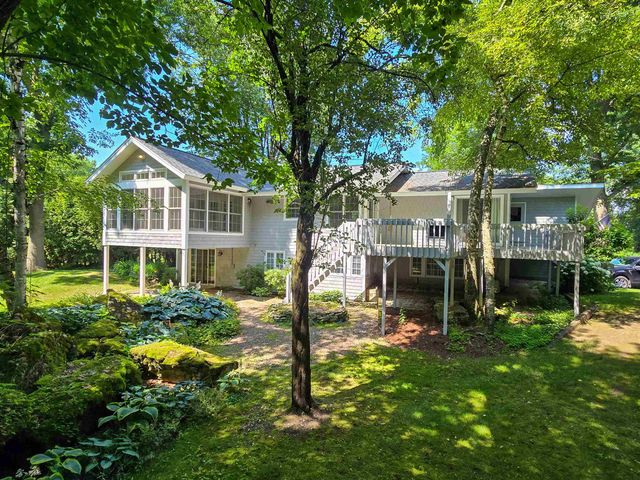 16 Country Club Drive, South Burlington, VT 05403