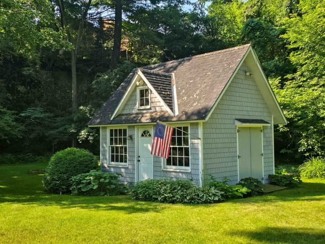 16 Country Club Drive, South Burlington, VT 05403
