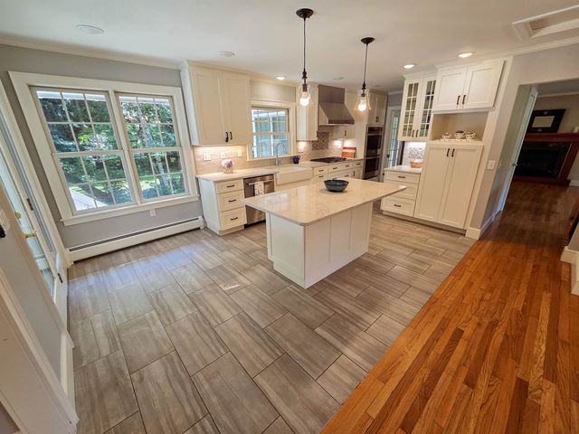 16 Country Club Drive, South Burlington, VT 05403