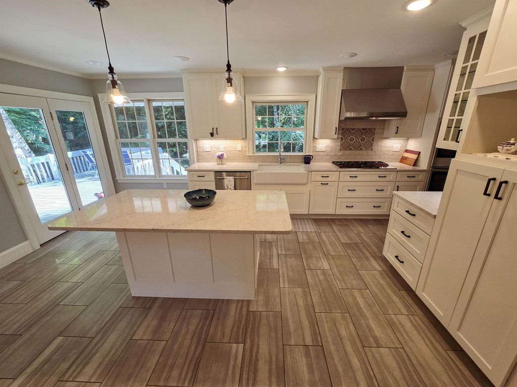 16 Country Club Drive, South Burlington, VT 05403