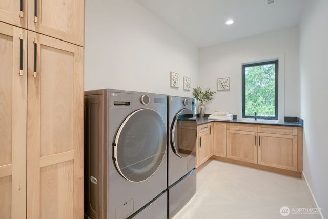 1265 165th Avenue SE, Bellevue, WA 98008