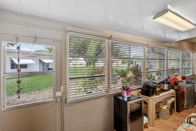 2002 SW Natura Boulevard B, Deerfield Beach, FL 33441