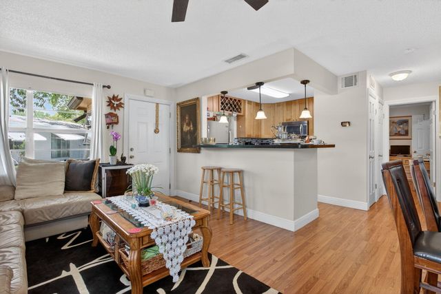 2002 SW Natura Boulevard B, Deerfield Beach, FL 33441