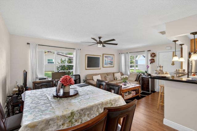 2002 SW Natura Boulevard B, Deerfield Beach, FL 33441