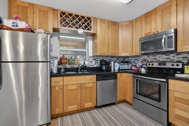 2002 SW Natura Boulevard B, Deerfield Beach, FL 33441