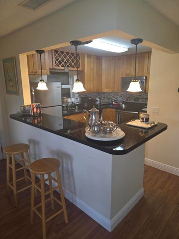 2002 SW Natura Boulevard B, Deerfield Beach, FL 33441