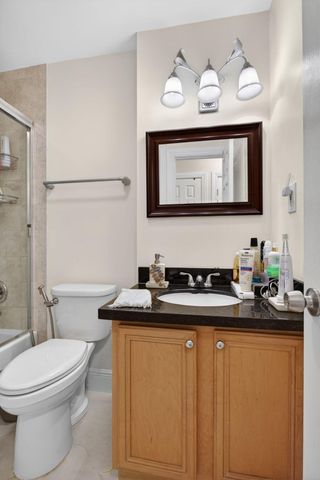 2002 SW Natura Boulevard B, Deerfield Beach, FL 33441