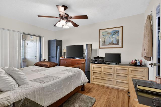 2002 SW Natura Boulevard B, Deerfield Beach, FL 33441