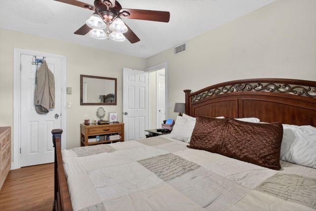 2002 SW Natura Boulevard B, Deerfield Beach, FL 33441