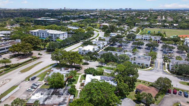 2002 SW Natura Boulevard B, Deerfield Beach, FL 33441