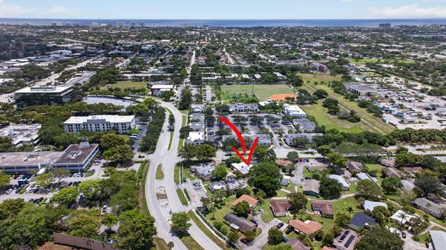 2002 SW Natura Boulevard B, Deerfield Beach, FL 33441