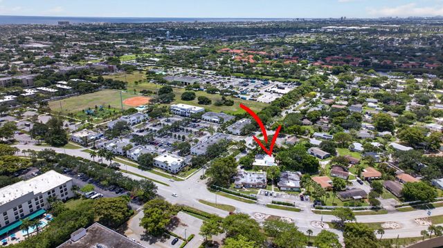 2002 SW Natura Boulevard B, Deerfield Beach, FL 33441