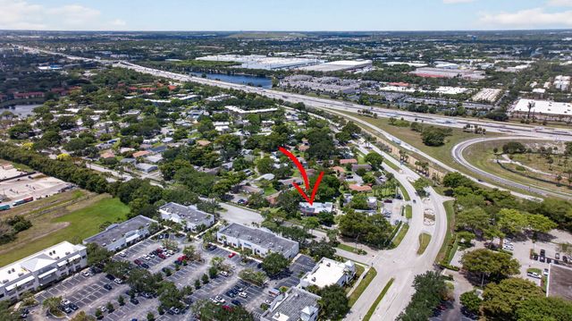 2002 SW Natura Boulevard B, Deerfield Beach, FL 33441
